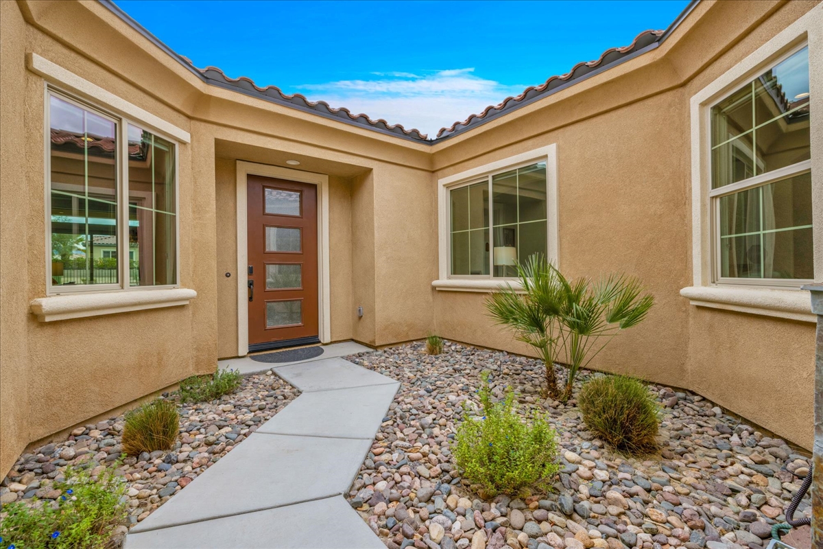 25 Chardonnay private entry courtyard